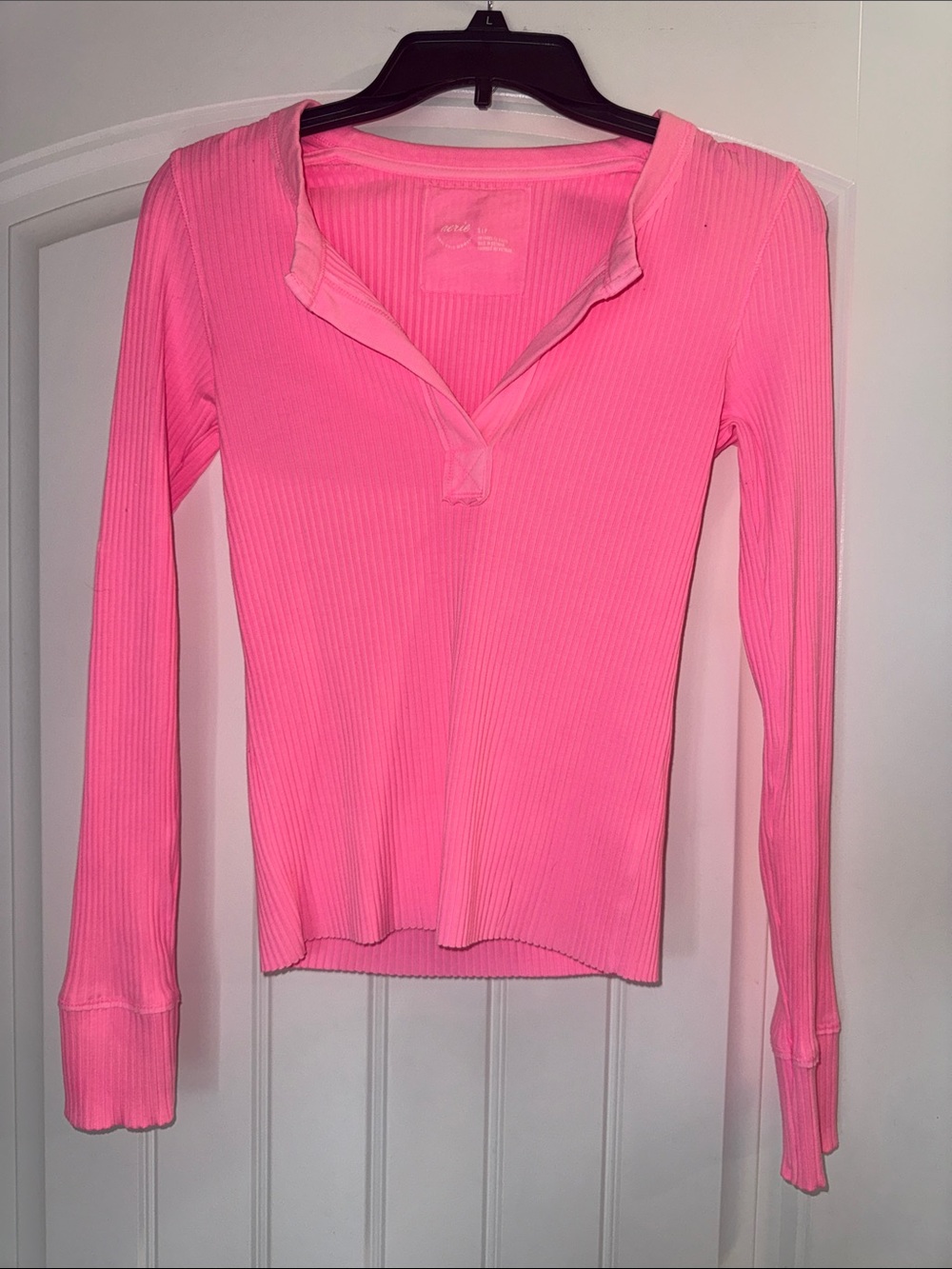 Aerie Road Trip Long Sleeve Henley Top Vibrant Hot Pink Size Small Like New